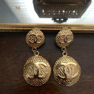Vintage Chanel gold dangle clip on earrings